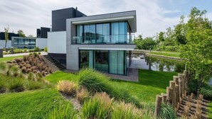 Exterior - Water Villa in Zeeland by Lake Veere (Arnemuiden)