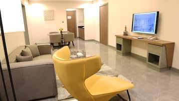 Luxury Suite | 1 bedroom, desk, laptop workspace, free WiFi