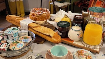 Free daily continental breakfast