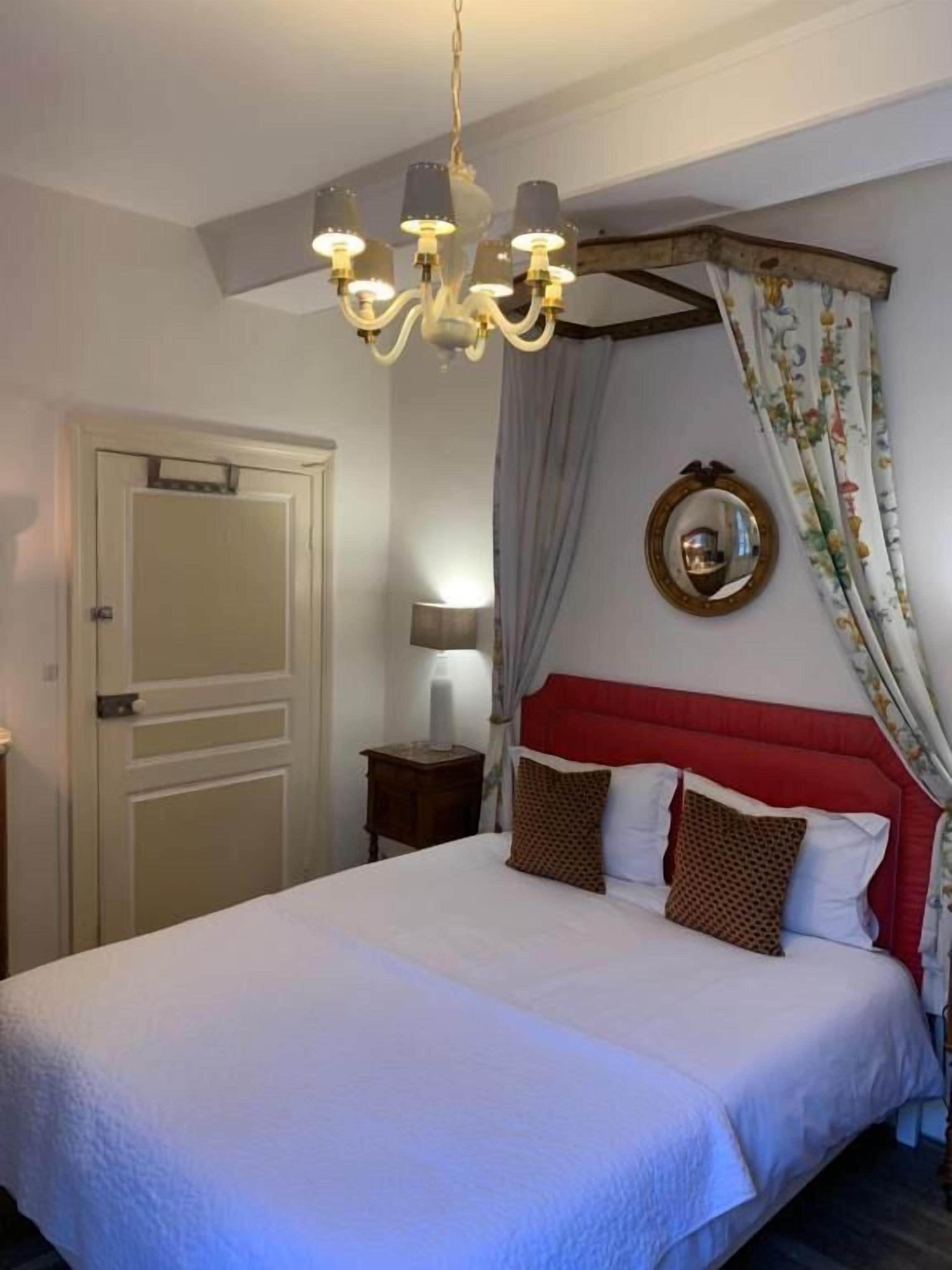 Habitació triple, vistes a la ciutat | Wifi gratuïta 