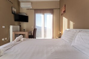 Apartment, 3 Bedrooms | 3 bedrooms, in-room safe, iron/ironing board, free WiFi