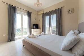 Apartment, 3 Bedrooms | 3 bedrooms, in-room safe, iron/ironing board, free WiFi