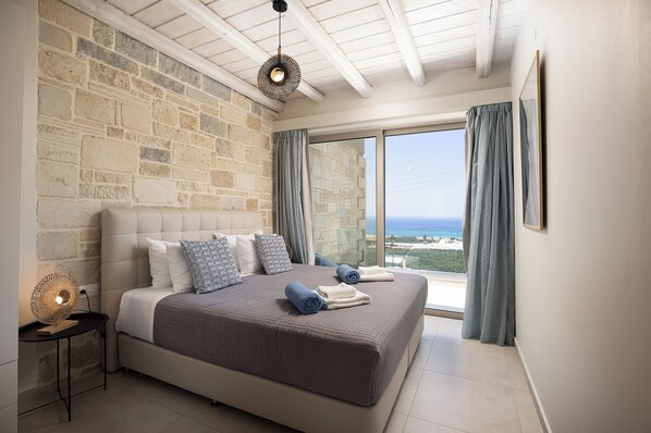 10 bedrooms, iron/ironing board, free WiFi, bed sheets