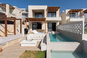Una piscina techada, una piscina climatizada