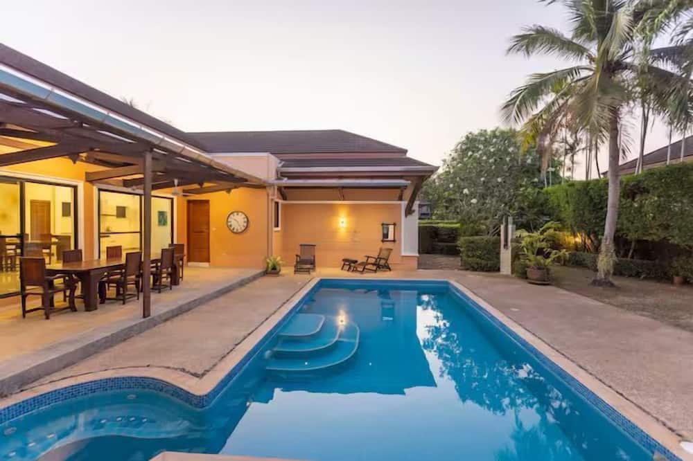Tim buktu 4BR Jacuzzi WalkVillaMarket170