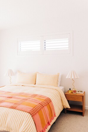 4 habitaciones, tabla de planchar con plancha, cuna de viaje y wifi 