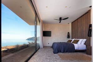 6 habitaciones, tabla de planchar con plancha y cuna de viaje 