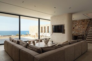 Smart TV, video games, table tennis, stereo - Ormus Villa - An Earthy Beachfront Sanctuary by etouri (Rethymno)