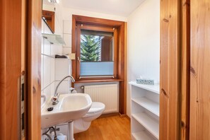 Dusch, hårtork och handdukar