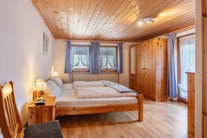 2 bedrooms, free WiFi, bed sheets