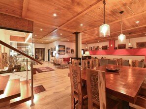 Maison, 6 chambres | Salle à manger