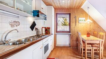 KĂŒhlschrank, Mikrowelle, Ofen, Herdplatte