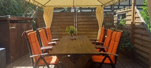 Outdoor dining - Country Apartment "Alte Mühle" near Lake Biggesee (Drolshagen-Berlinghausen)