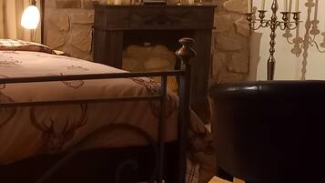 1 slaapkamer, een strijkplank/strijkijzer, gratis wifi, beddengoed