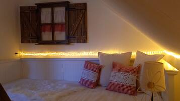 1 slaapkamer, een strijkplank/strijkijzer, gratis wifi, beddengoed