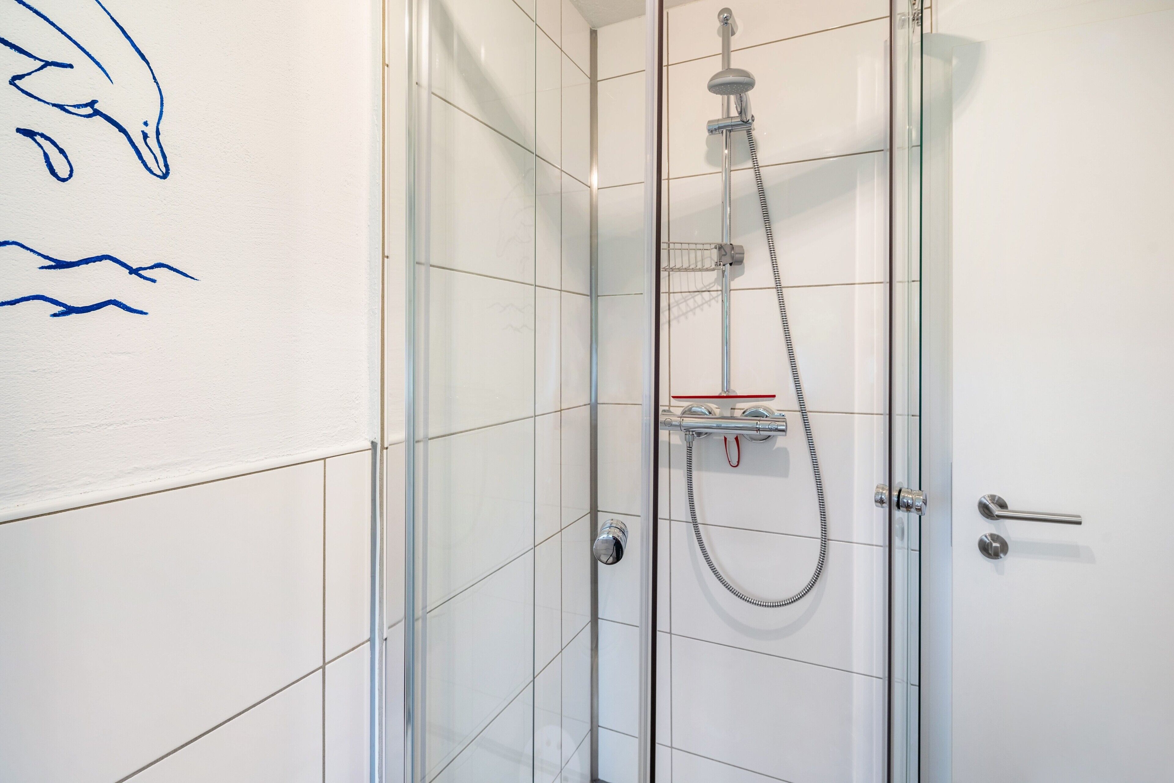 Douche, sèche-cheveux, serviettes fournies