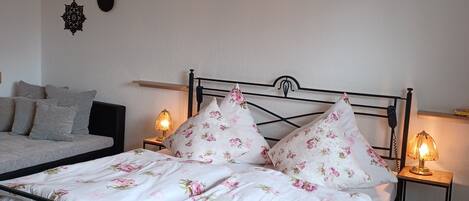 3 bedrooms, free WiFi, bed sheets