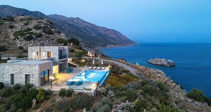 Stunning Seafront complex with 2 infinity pools!