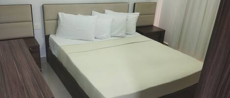 3 bedrooms, iron/ironing board, bed sheets