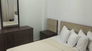 3 chambres, fer et planche à repasser, draps fournis