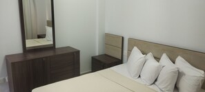 3 bedrooms, iron/ironing board, bed sheets
