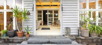 Karl II. by Interhome