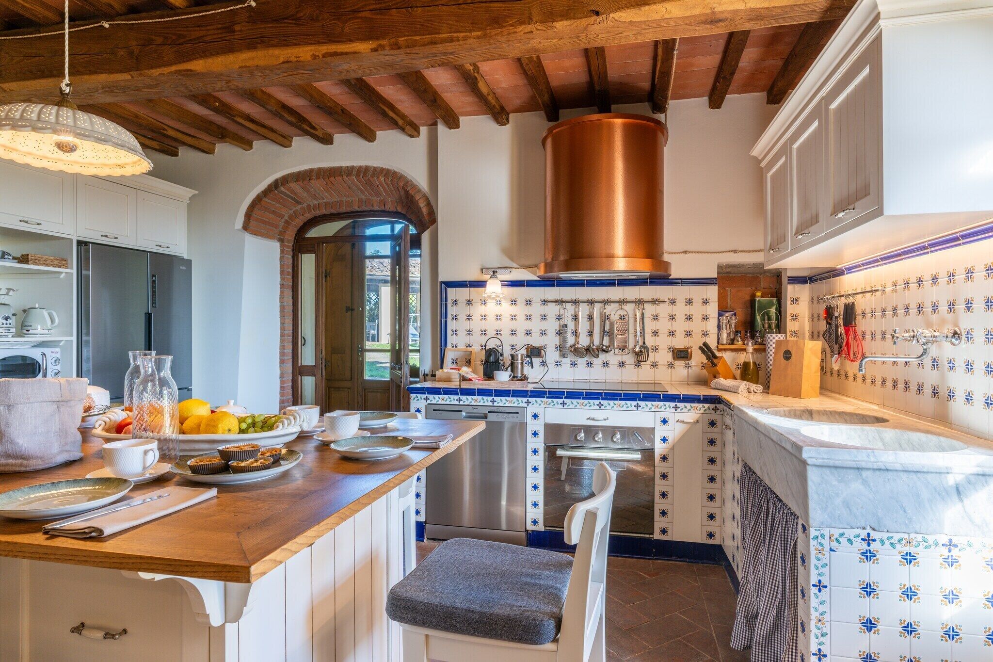 Kylskåp, mikrovågsugn, ugn och spishäll