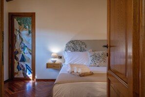4 bedrooms, bed sheets