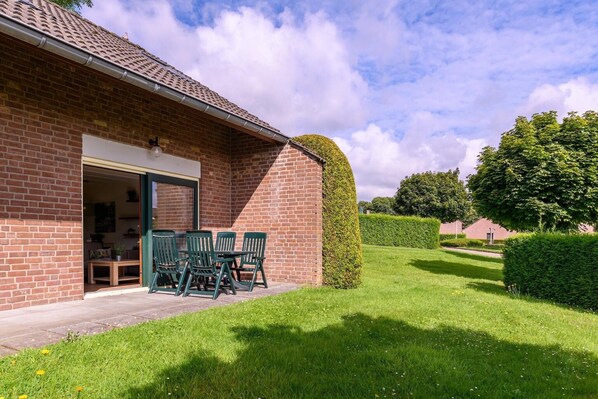 Unclassified image, 1 of 15, button