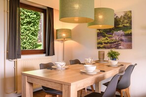 Dining - Bungalow in Reevallis near Scenic Hills (Vijlen)