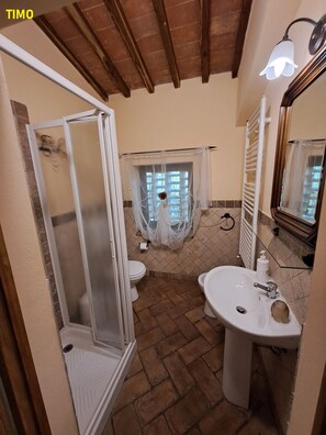 Hårtørrer, håndklæder, Sæbe, Toiletpapir