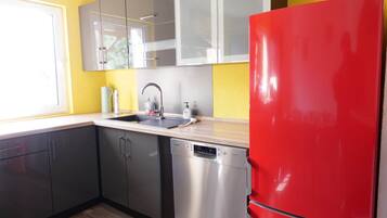 Kühlschrank, Ofen, Herdplatte, Geschirrspüler