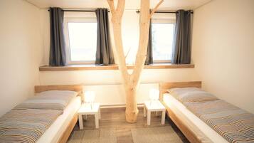 2 bedrooms, travel crib, free WiFi, bed sheets