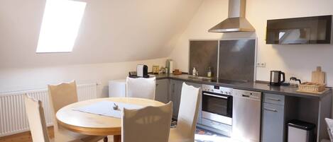 Geladeira, fogão, cooktop, lava-louças