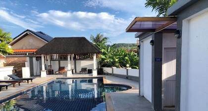 Casa Gris a 2-bedroom Villa with Shared Pool only minutes from Nai Yang Beach