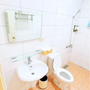 Comfort Quadruple Room, Ocean View | Bathroom