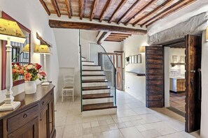 Interior - Dimora del Chianti, stunning Tuscan stone villa surrounded by vineyards in the heart of Chianti (Rietine)