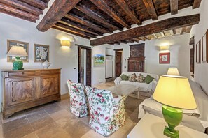 TV, fireplace, DVD player - Dimora del Chianti, stunning Tuscan stone villa surrounded by vineyards in the heart of Chianti (Rietine)