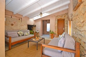 Fernseher, Tischtennisplatte