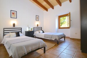 4 habitaciones, tabla de planchar con plancha y wifi gratis