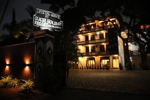 Exterior - Spacious hotel in welcoming Matara with WiFi, AC (Matara)