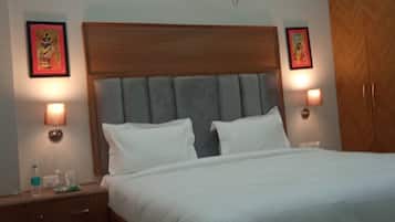 Deluxe Room | Laptop workspace, free WiFi