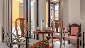 Trippelrum | Ljudisolering, strykjÀrn/strykbrÀda, gratis barnsÀngar och gratis wi-fi