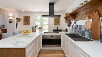 Frigorifero, microonde, forno, lavastoviglie