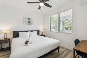 1 sovrum, skrivbord, strykjärn/strykbräda och wi-fi