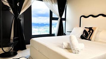 2 bedrooms, in-room safe, iron/ironing board, free WiFi