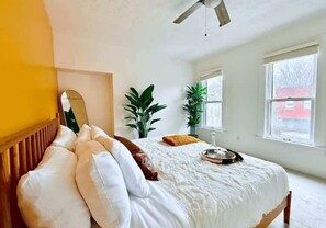 8 bedrooms, desk, iron/ironing board, travel crib