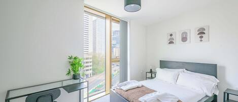 1 bedroom, desk, iron/ironing board, WiFi