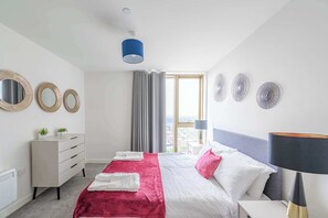 2 soverom, skrivebord, strykejern/-brett og wi-fi