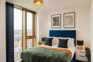 2 bedrooms, desk, iron/ironing board, WiFi